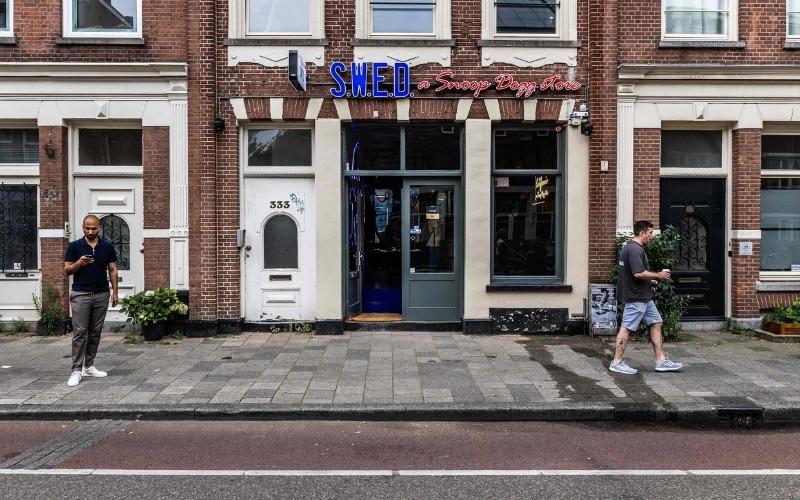 Intérieur du coffee shop S.W.E.D. à Amsterdam